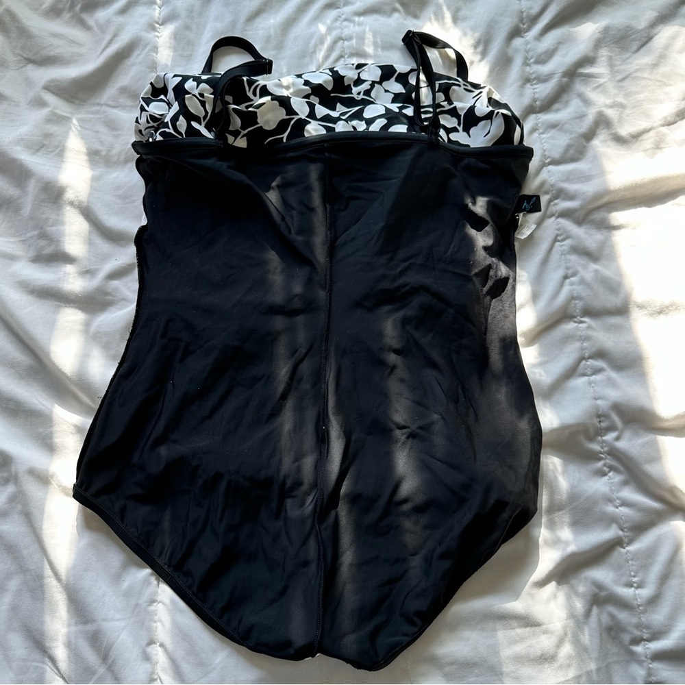 EUC Maxine of Hollywood Azul Plus20W Wide Black&White Floral Vines tankini - Picture 6 of 14